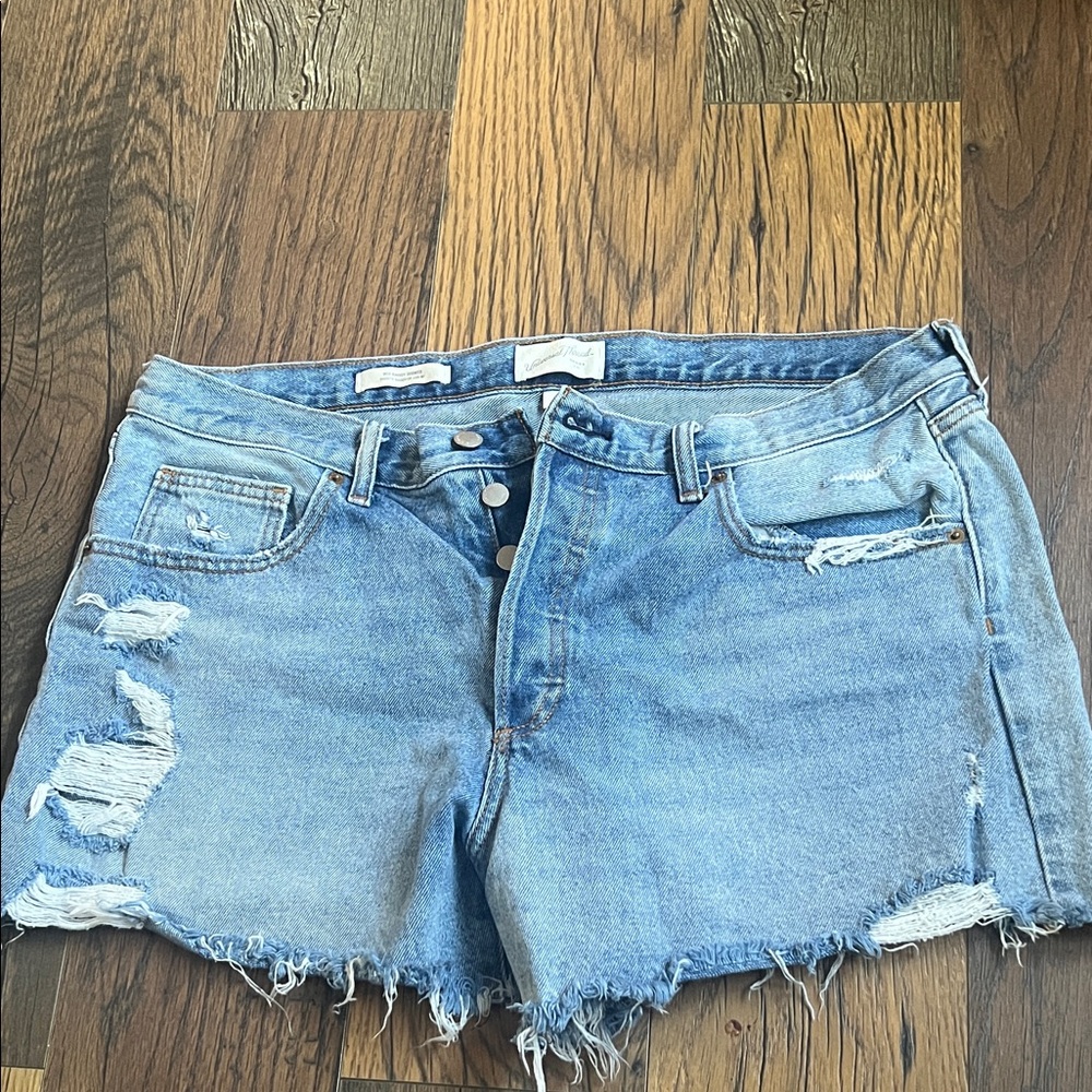 Women’s 90’s baggy shorts Universal Thread Light Blue Distressed Jean Shorts 14